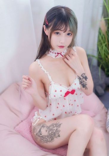 引诱我的隔壁邻居大乳_高清超清在线观看